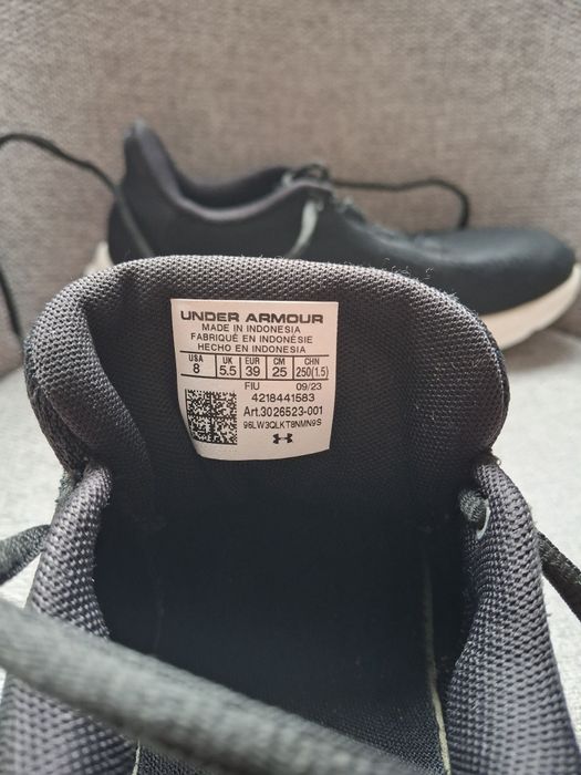 buty do biegania Under Armour Charged Pursuit 3