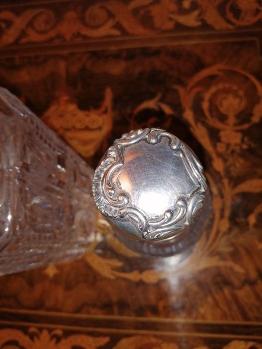 2 Frascos em cristal lapidado com tampas em prata portuguesa