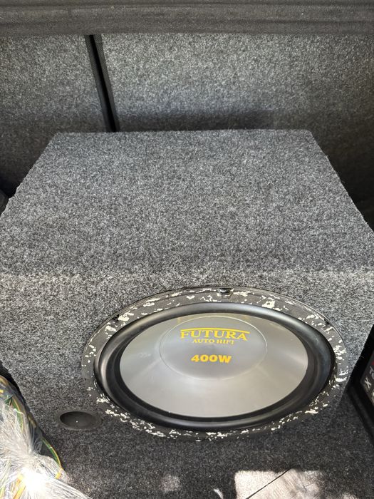 Vendo caixa de subwoofer com cabos