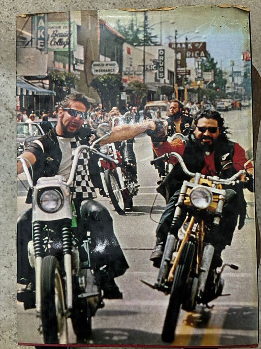 Barbarians on Wheels - Livro