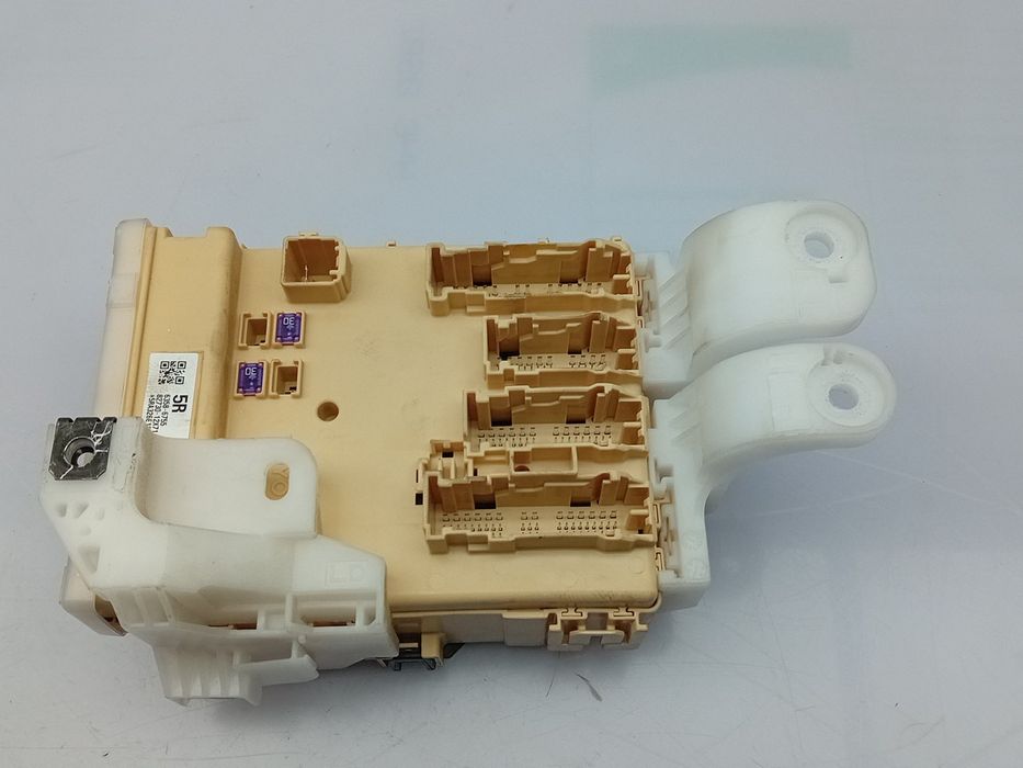 Caixa fusíveis / SAM / BSI TOYOTA Auris Hatchback (_E18_)