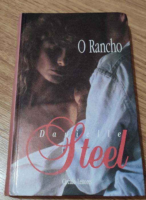 Livros de Daniella Steel "O Rancho" e "Cinco Dias em Paris"