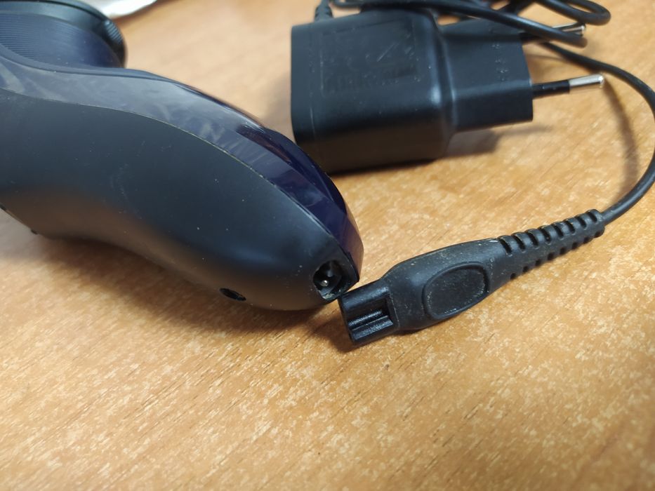 Бритва Philips series 1000 бу.