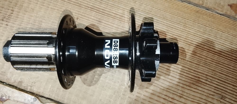 Ось задняя втулки Novatec D882SB Новатек 142/12 велосипедная вело