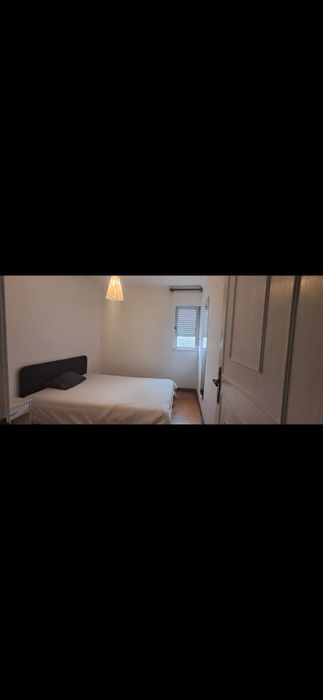 Quarto disponível/ Foros de Amora