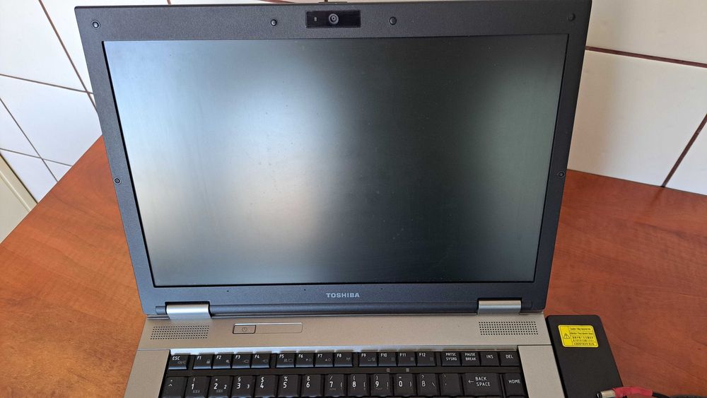 Laptop  Toshiba satelite pro S300L-135