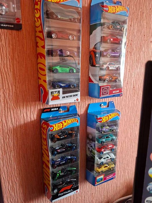 Колекція Hot Wheels 44 машинки: 6 Premium + Treasure Hunt, набір 1:64