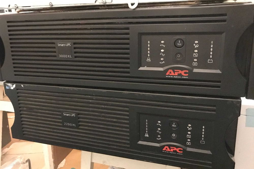 Джерело безперебійного живлення
APC Smart-UPS XL SUA3000RMXLI3U