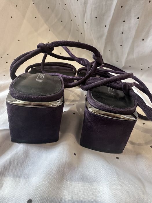 Продам замшеві фіолетові босоніжки ATTIZZARE 39р