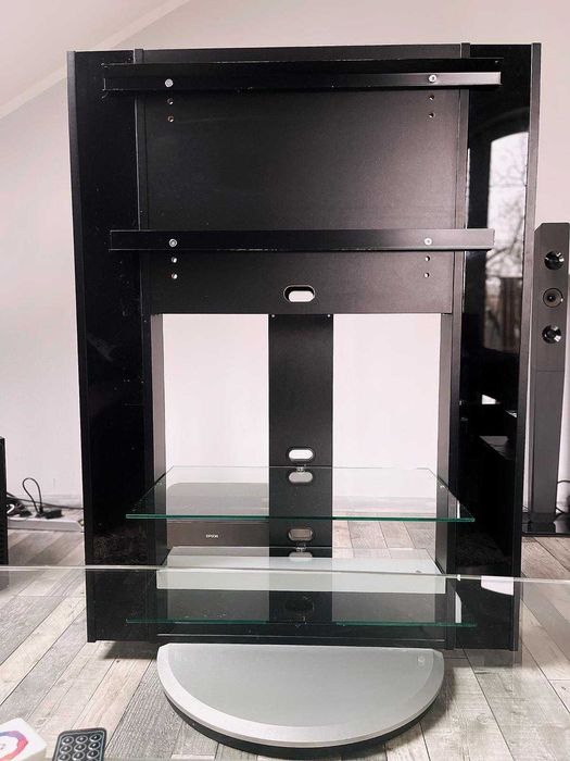 Solidny stojak RTV – szklane półki, solidny, bardzo stabilny