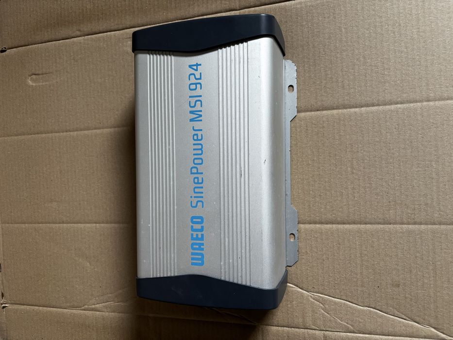Інвертор, перетворювач Waeco 24/220 700w