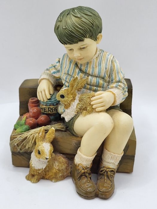 Figurka Chlopiec z królikami The Leonardo Collection