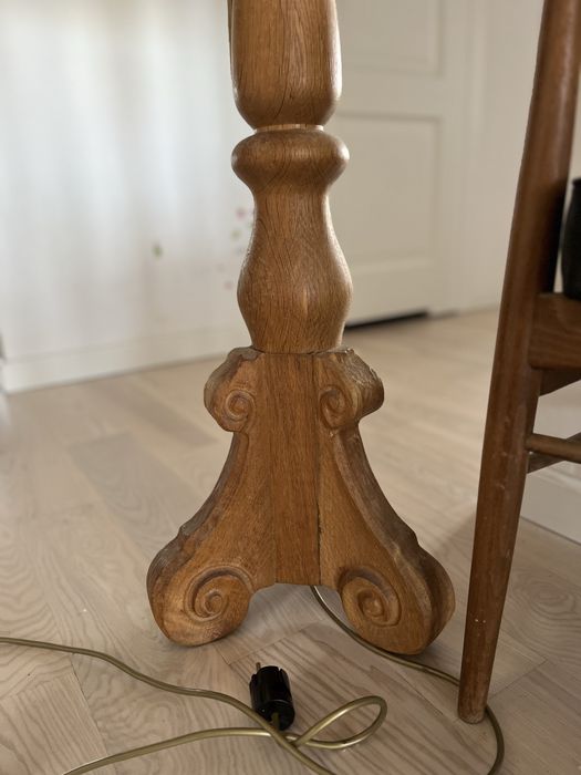 Lampa podlogowa vintage w stylu rustykalnym