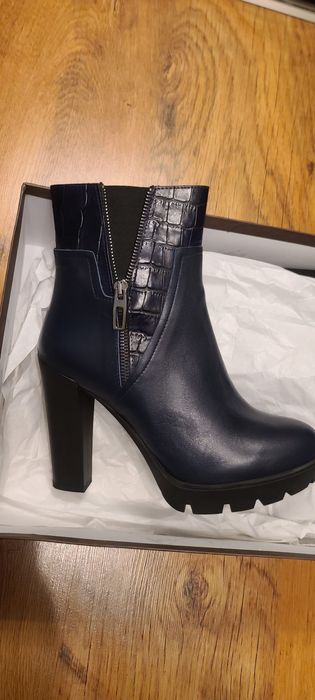 Взуття жіноче на підборах