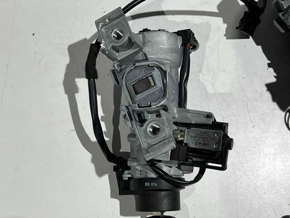 Замок зажигания Шкода А5 Гольф 5 замок запалювання Skoda A5 Golf 5