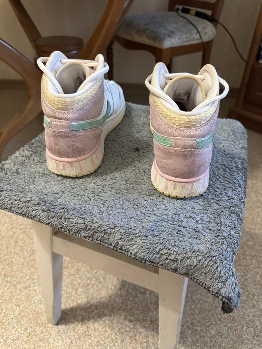 Nike air jordan 1 mid ice cream