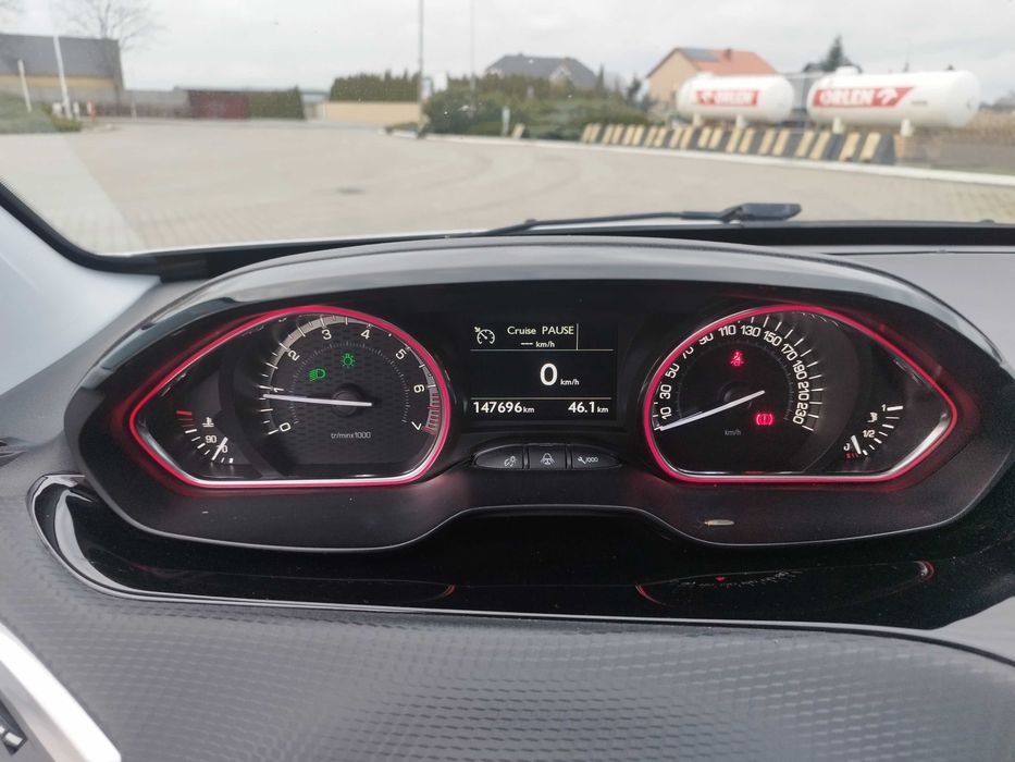 Peugeot 2008 gt-line biała perła panorama navii