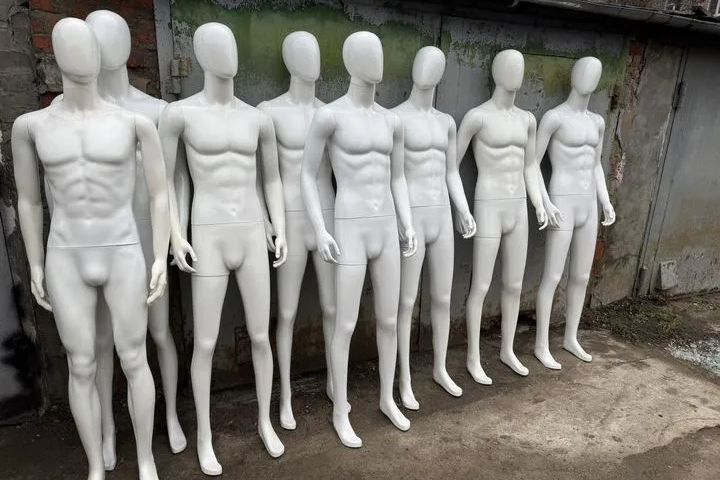Манекени повнотілі