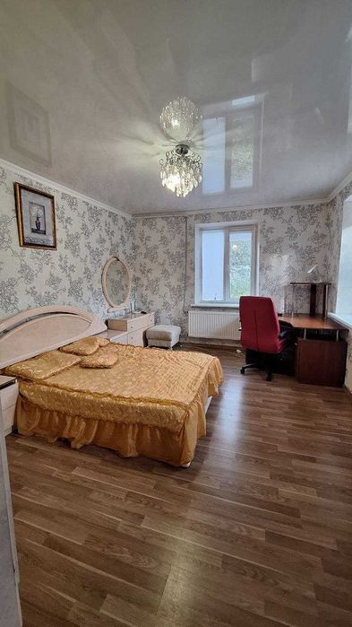Дом на участке 15 соток  с газовым отоплением в  Великодолинском.