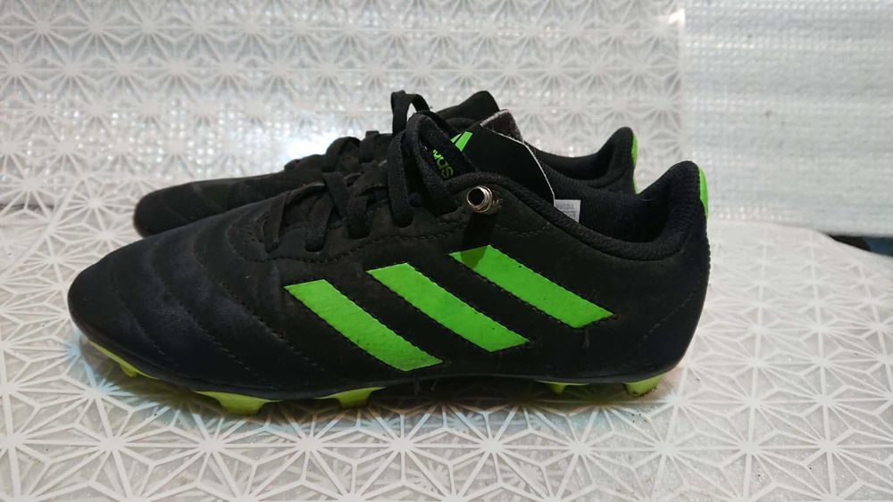 korki piłkarskie marki Adidas rozmiar 35,5 cm