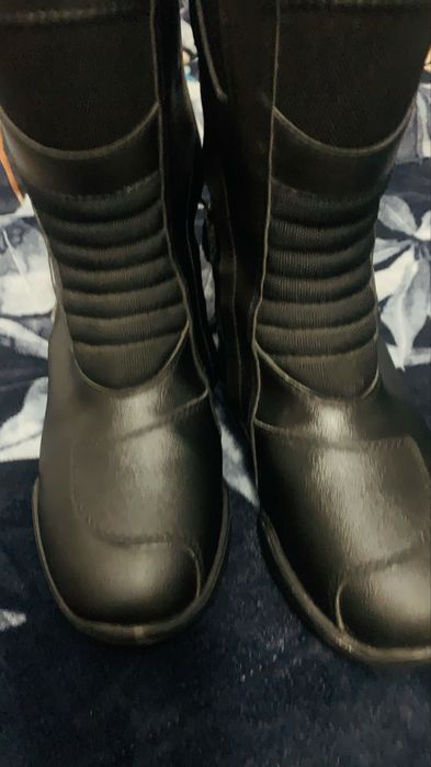 Bota de mota  em pele com protecao