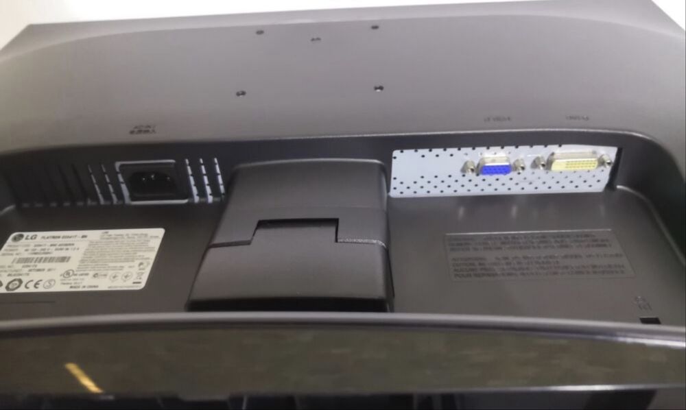 Монитор Б-класс LG Flatron E2341T / 23" (1920x1080) TN / VGA, DVI