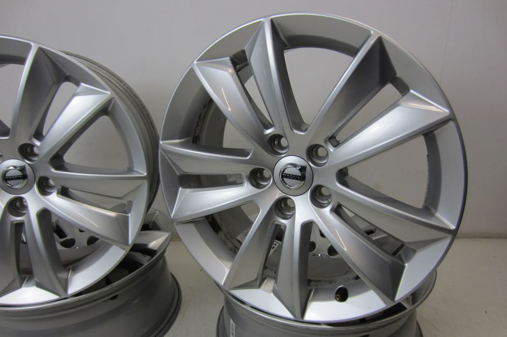 felgi aluminiowe 17  volvo c30 v50 v60 s60 cx30 xc60 v70 oryginał