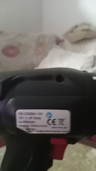 Vendo aparafusadora de 12 v com 15 velocidades com