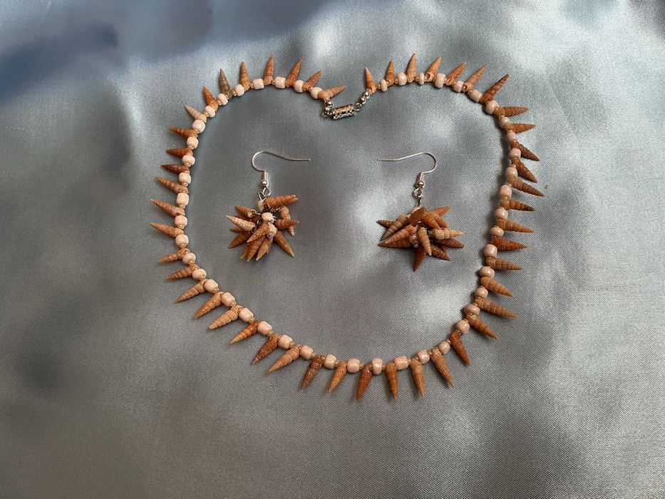 Ожерелье и серьги из ракушек, ручная работа.