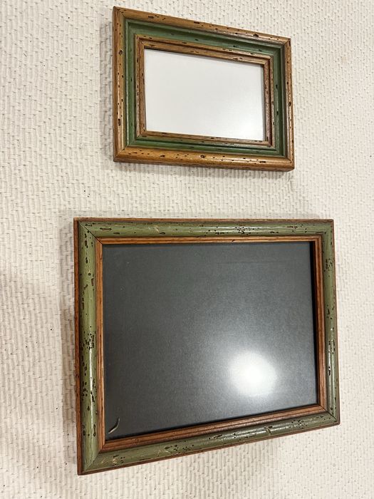 Vendo conjunto de 2 molduras em tom castabho d verde em madeira