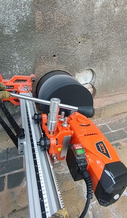 Сверление отверстий в стене