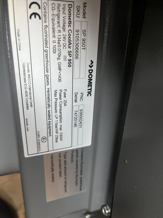 Стояночний кондиціонер Dometic Compact на кришу в люк грузового Авто