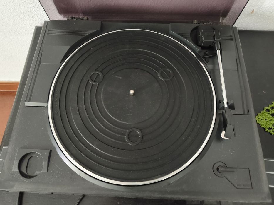 Gira discos + amplificador + colunas