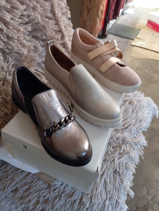 Жіночі кросівки.  Сток.