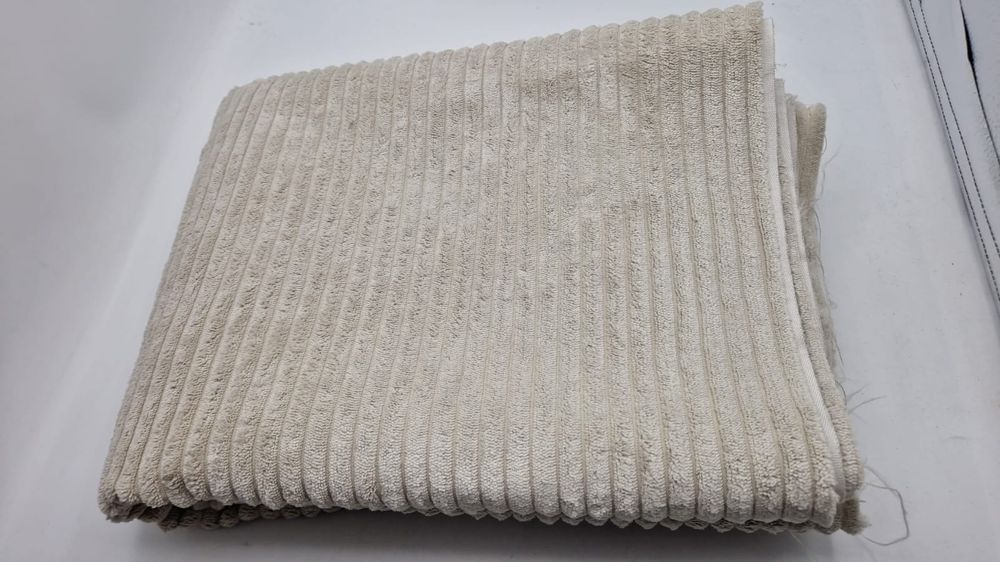 Tkanina obiciowa kupon 2 m.x 142 cm.
