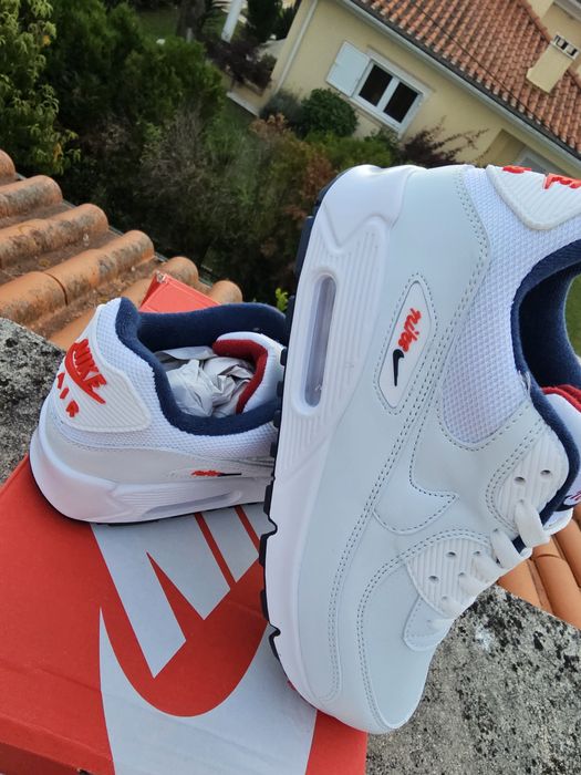 Nike Air Max 90
Branco/Azul/Vermelho -
Tamanho 42 -