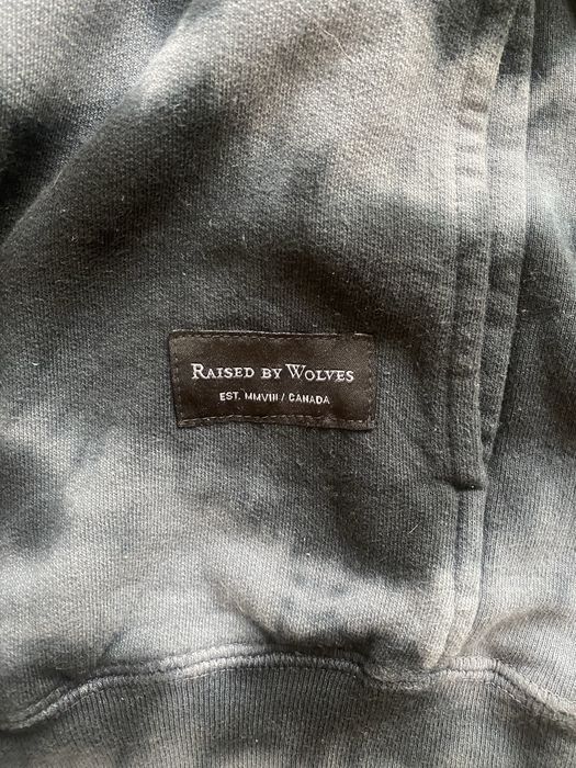 bluza raised by wolves hoodie made in canada large nowa supreme
