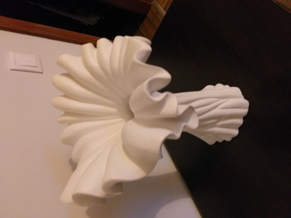 jarra ondulada branca