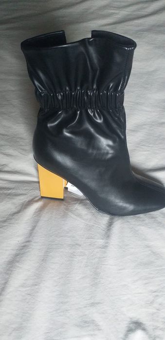 Botas senhora sisty seven novas