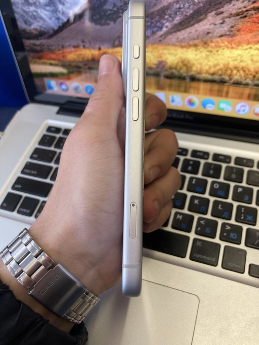 Продам iphone 17 pro 256gb white не вмикається взагалі