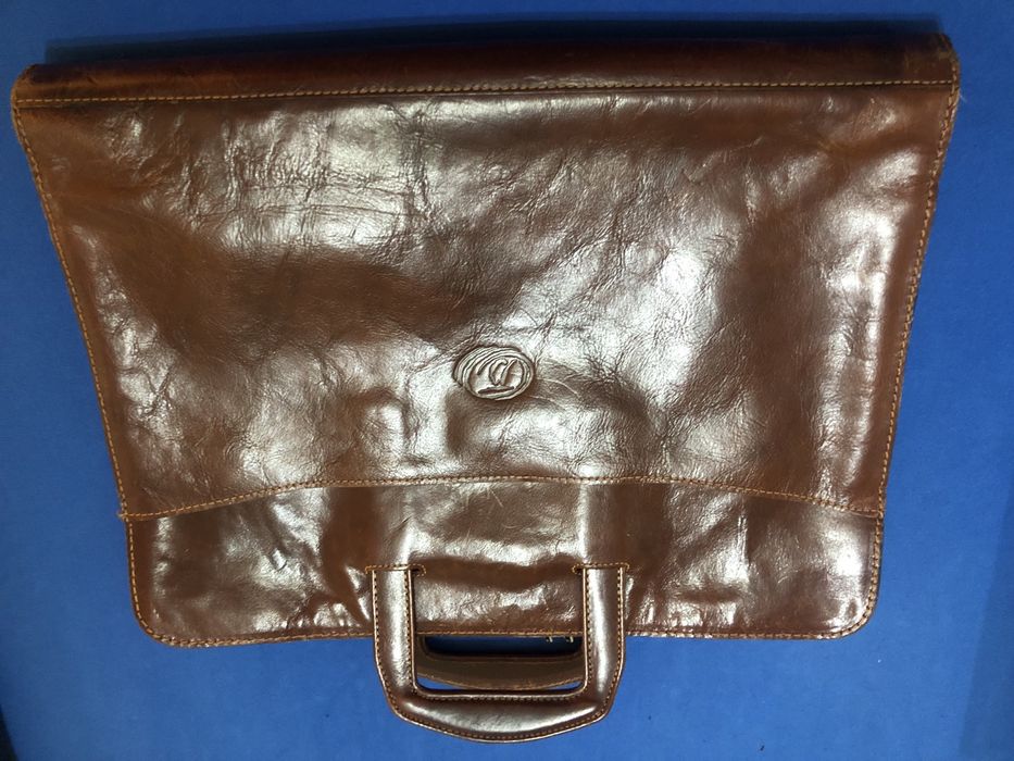 Mala em pele em bom estado  ou porta talblet