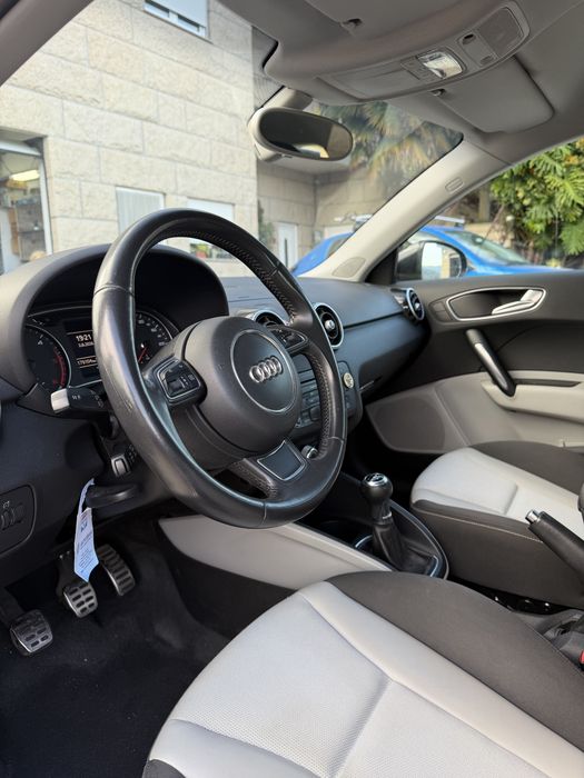 Audi A1 Sportback 1.6 TDI 105cv | 2012 | 179.000 km |