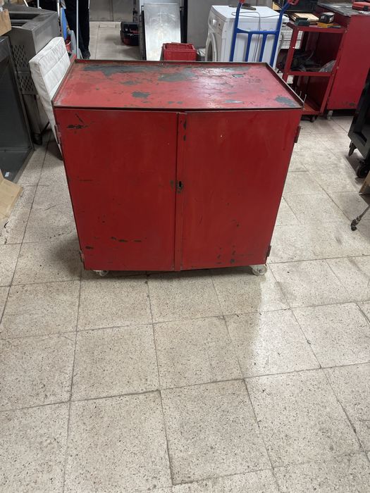 Carrinho de ferramenta com rodas