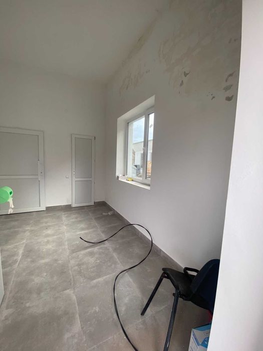 Продаж приміщення  в  с.м.т Меденичі