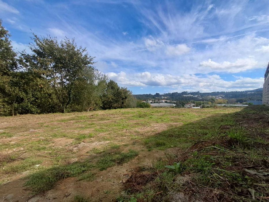 terreno urbano vedado e semi murado