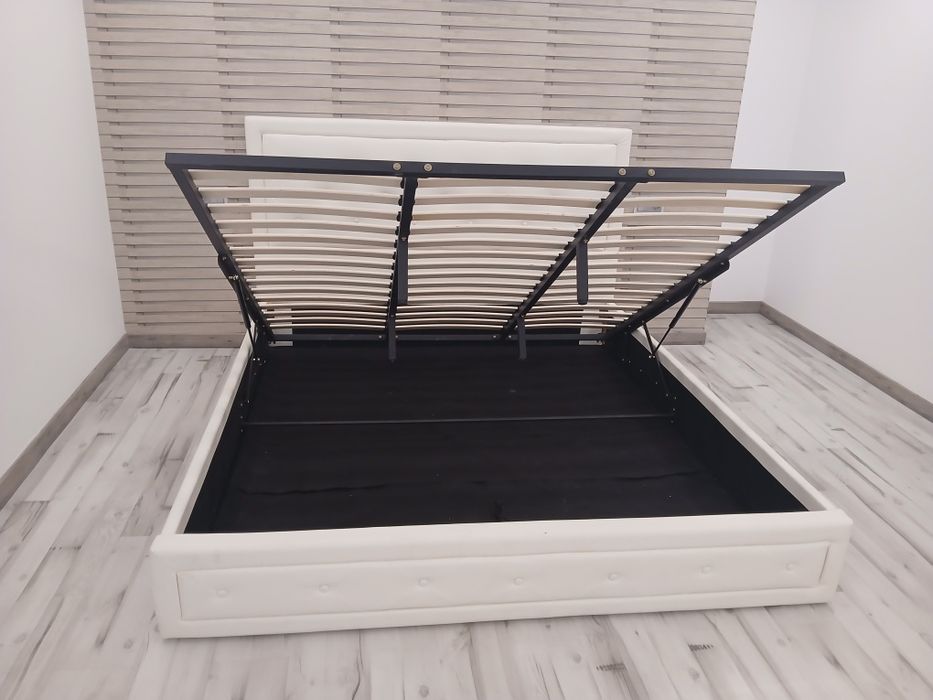 Cama de casal com sumier