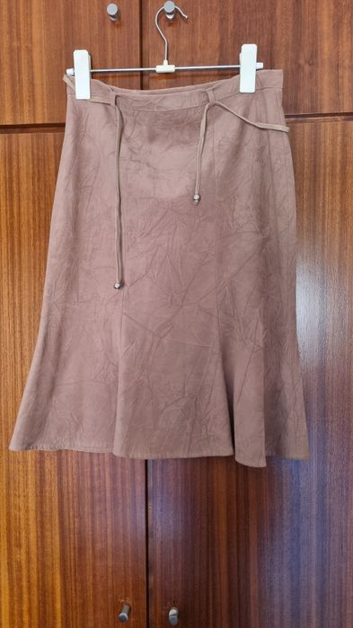 Saia castanha mulher