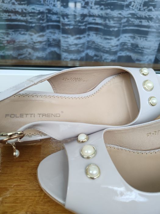 Босоніжки майже нові