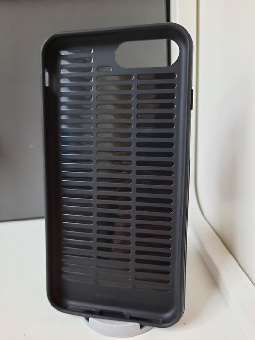 Etui pancerne na IPhone 7 8 plus  marka Amazon Basic