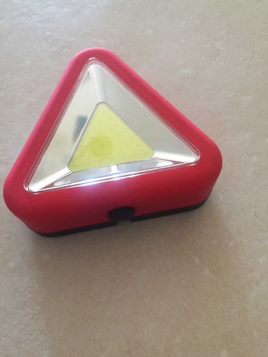 Triângulo / lanternas LED vermelho e branco
